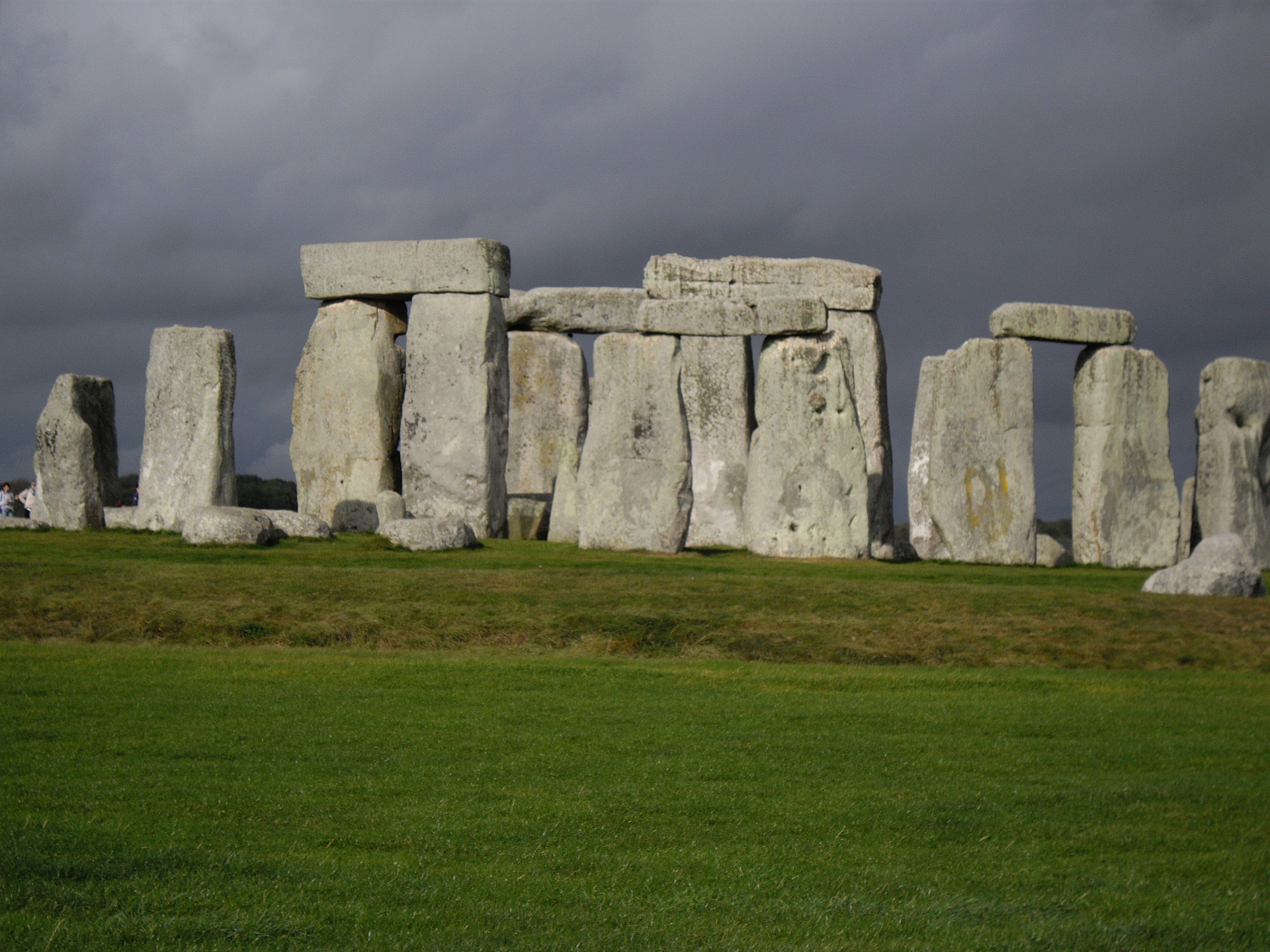 stonehenge-232074_1920.jpg